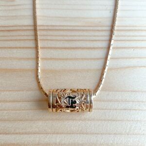 Hawaiian Heirloom “E” Initial Gold Barrel Pendant Necklace